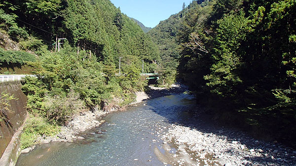 四国では川沿いの道が多い